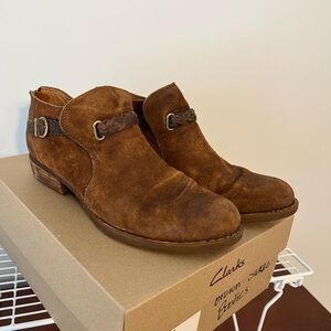 Born Brown Ankle Boots with Buckle and Rounded Toe